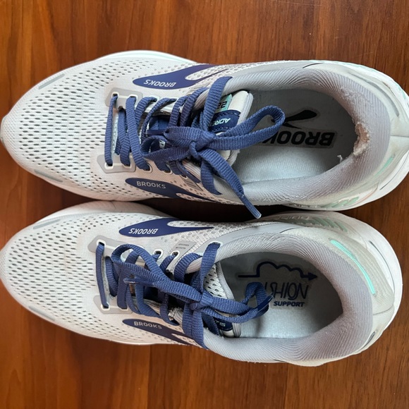 Brooks Adrenaline GTS 22 - Picture 2 of 15